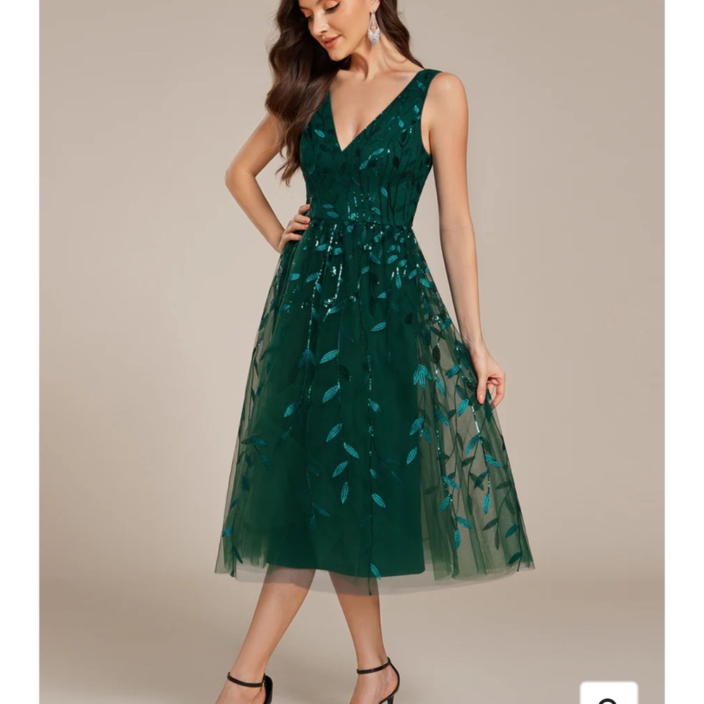 Ever Pretty Green Sequin V Neck Leaf Dress STUNNING BNWT - Picture 4 of 5